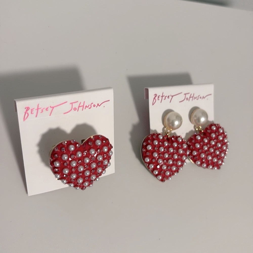 Lot of 2x NWT [Betsey Johnson] XOXO Pearl Heart Statement Earrings & Ring Set - Picture 7 of 15